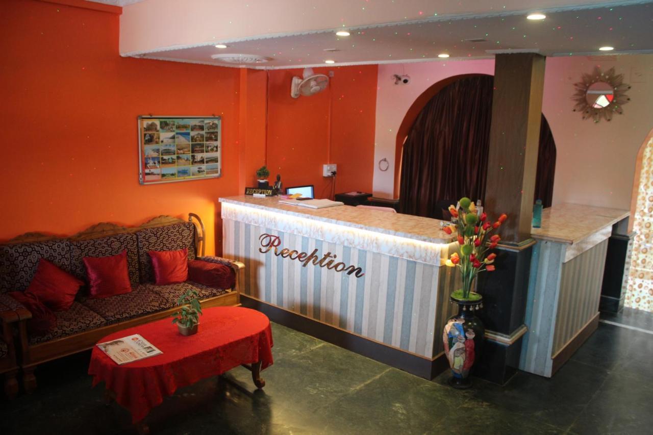Hotel Lake Queen Rambha ภายนอก รูปภาพ