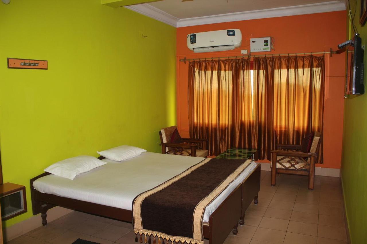 Hotel Lake Queen Rambha ภายนอก รูปภาพ